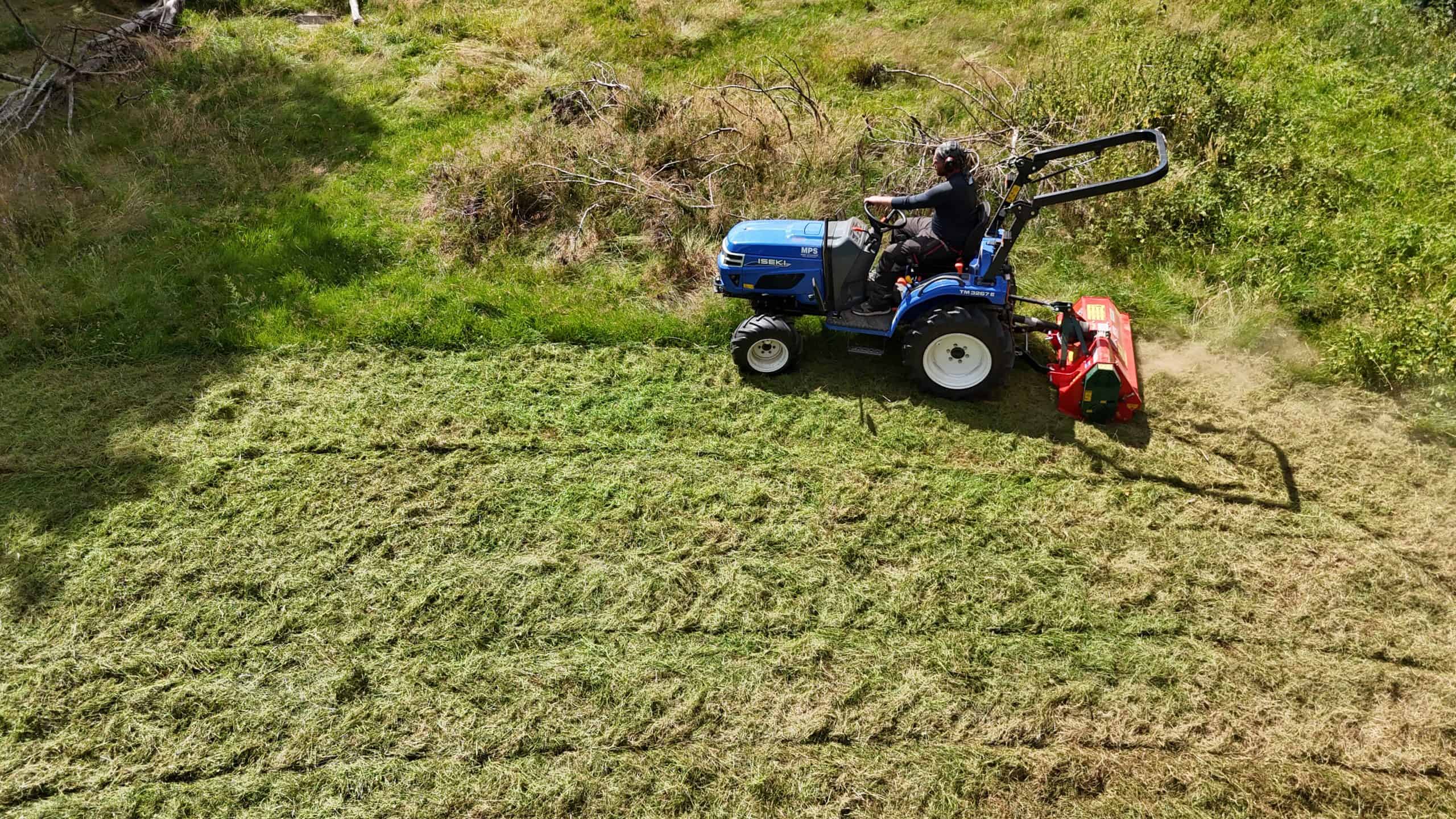 Entretien de jardin Côtes d'Armor, tondeuse à gazon électrique pour entretien de pelouse.